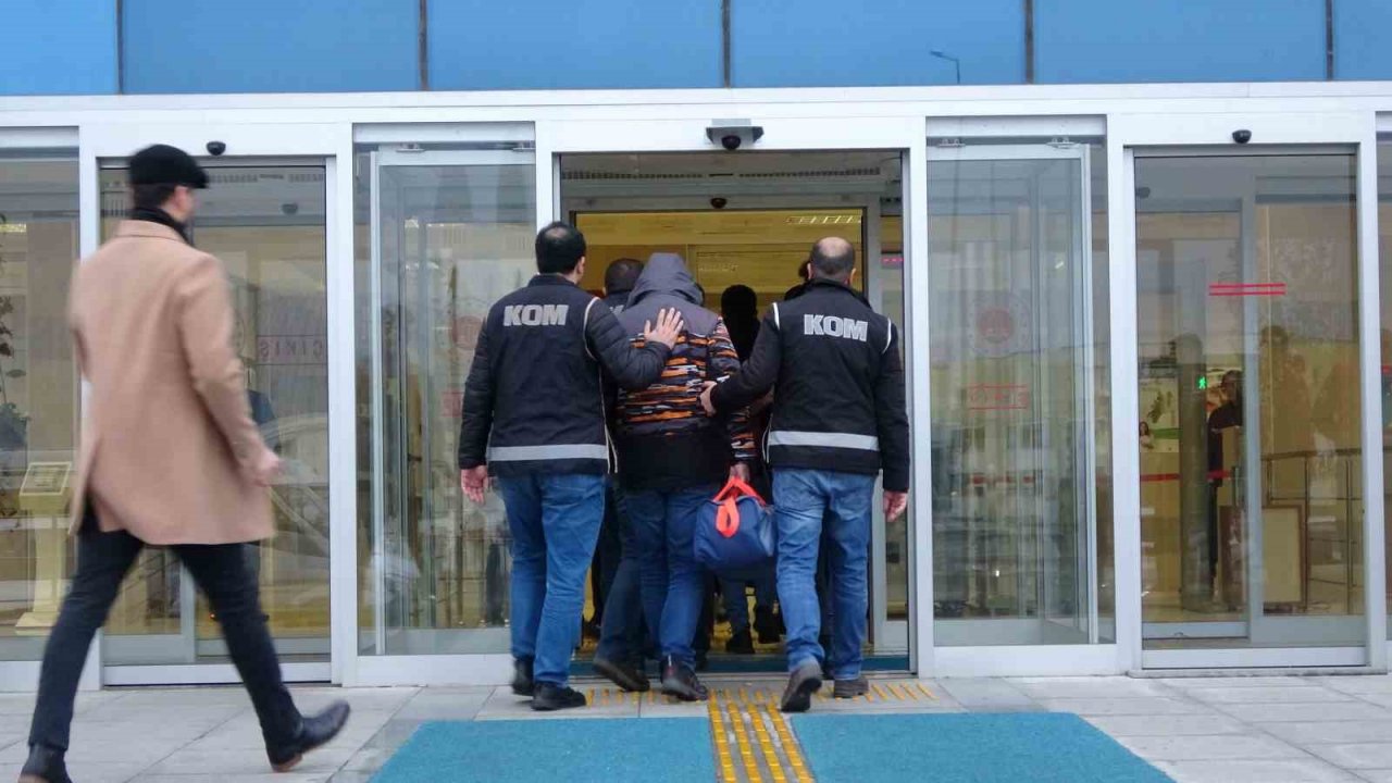 İYİ Partili Gökçeada Belediye Başkanı Çetin adliyeye sevk edildi