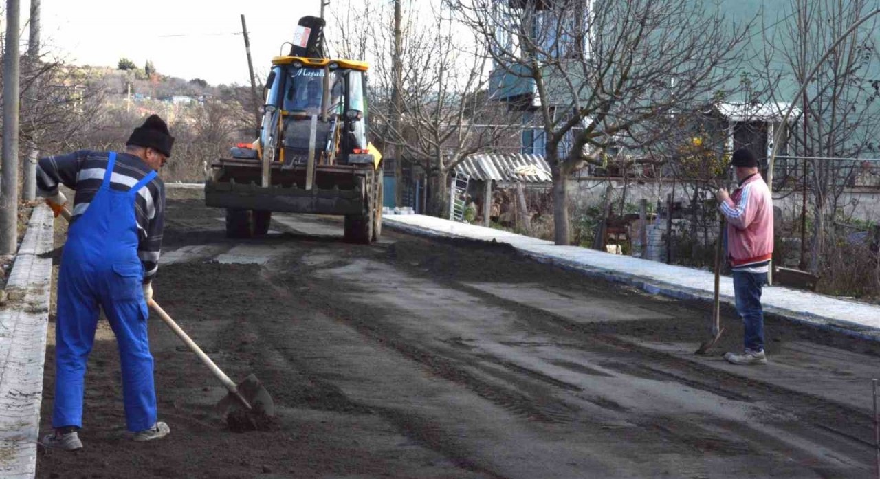 Lapseki’de kapalı pazaryerinin çevre düzenlemesi çalışmaları devam ediyor