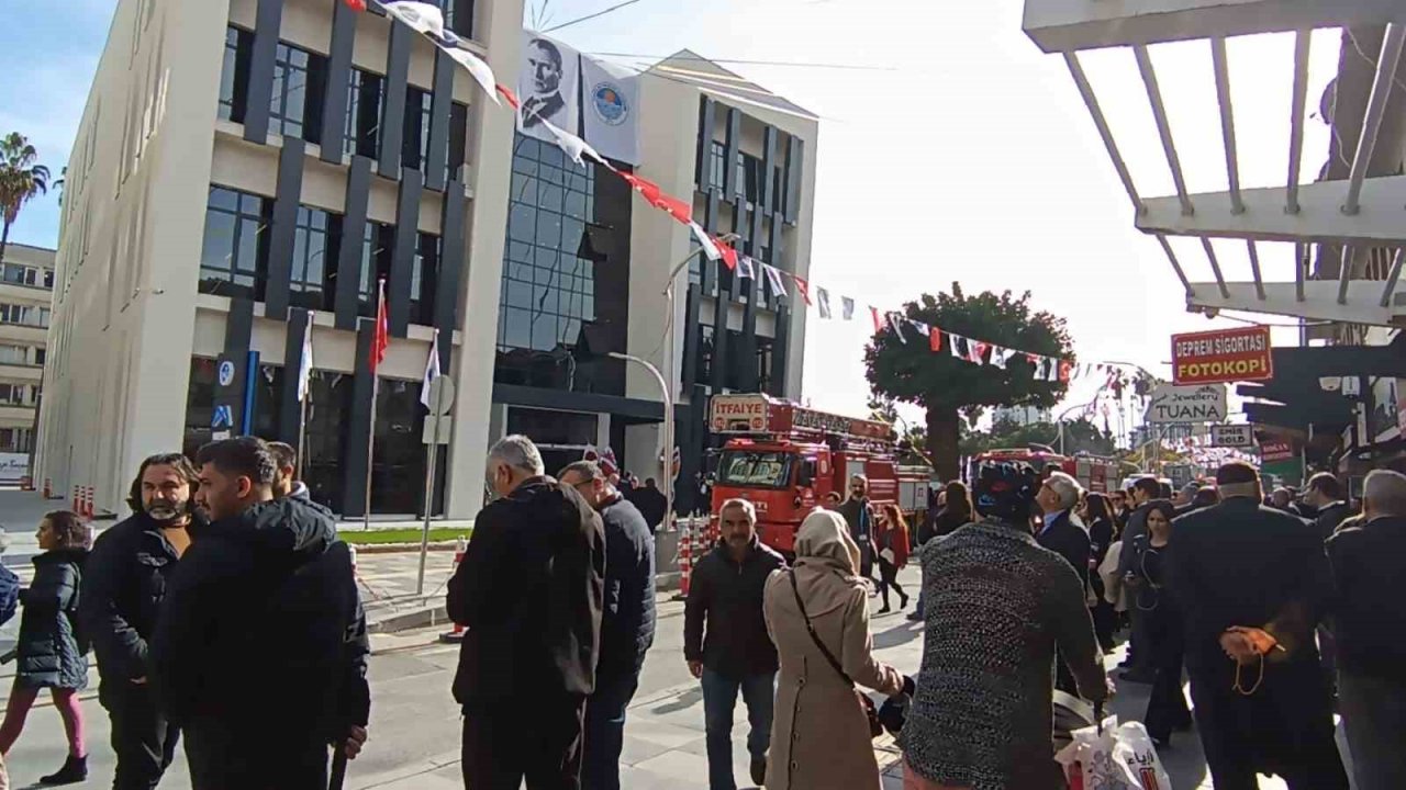 Açılışı yapıldıktan 15 dakika sonra yangın çıktı