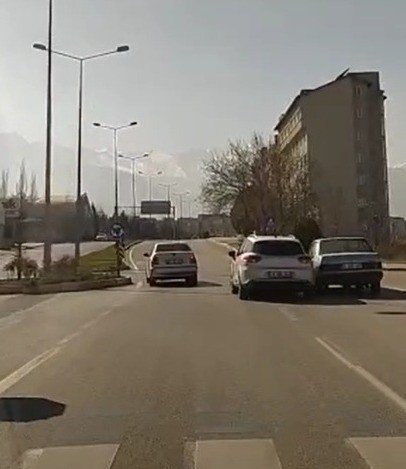 Trafik magandası kazaya sebep olup kaçtı