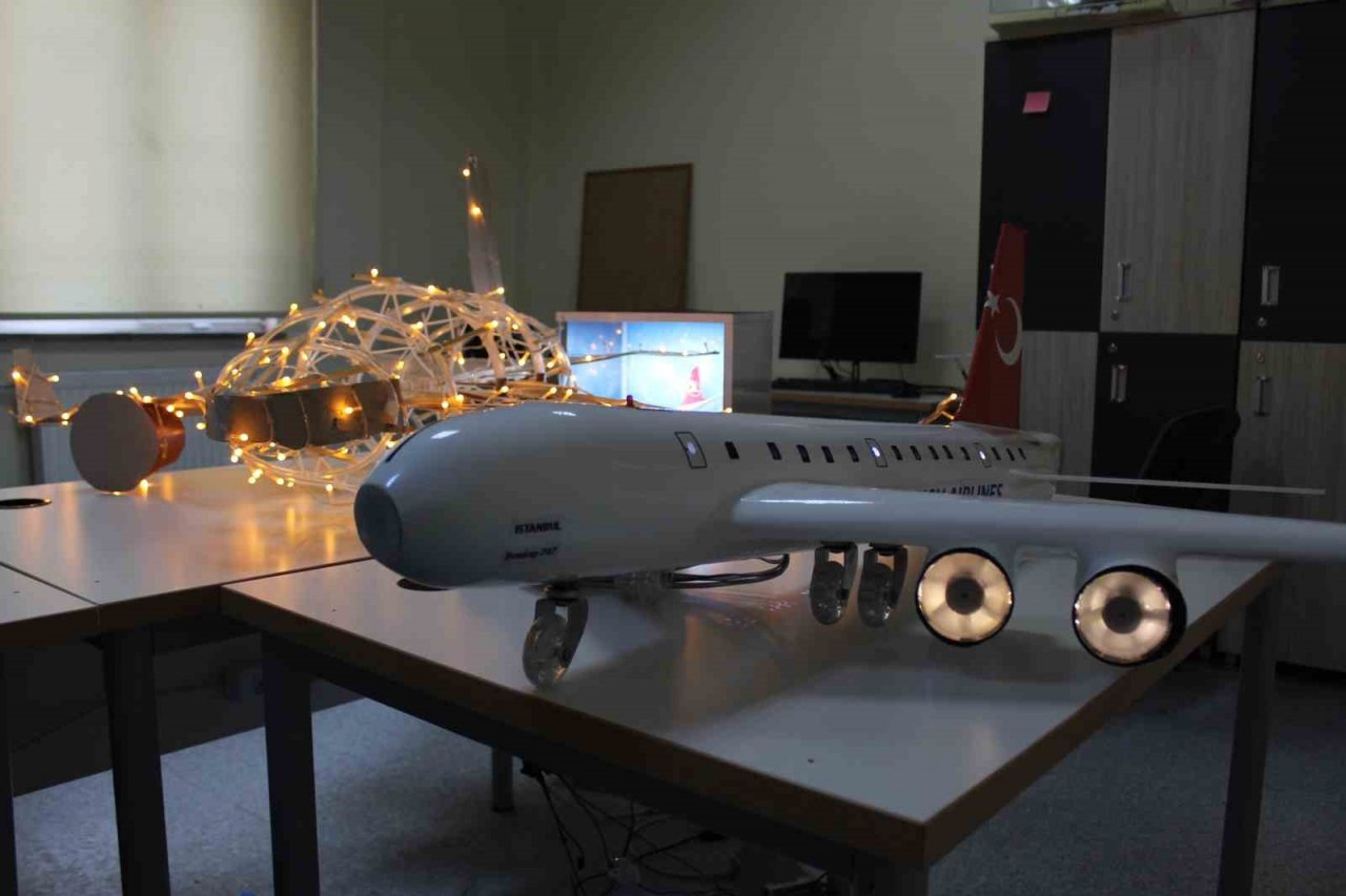 Çöpe gidecek malzemelerle uçak tasarladılar