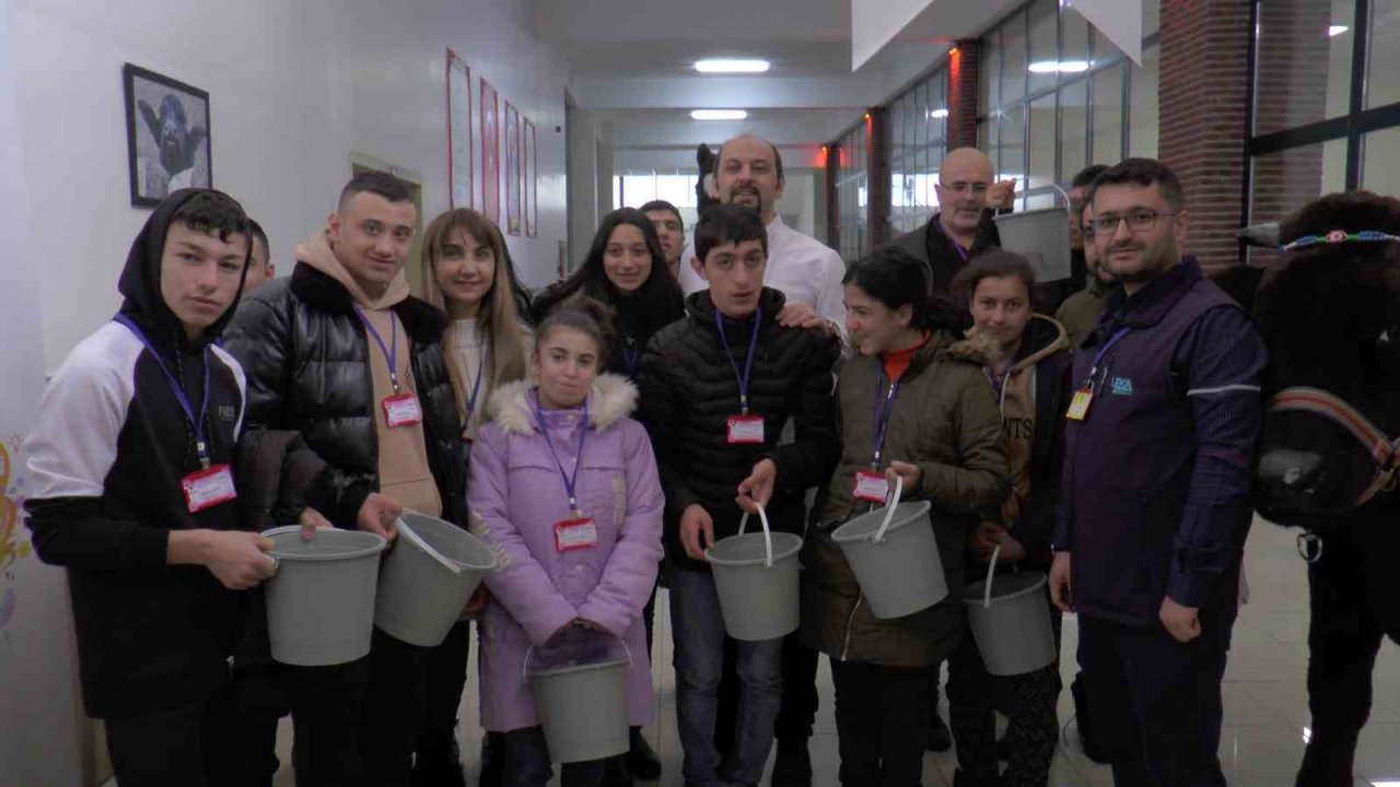 Özel çocuklar süt sağdı