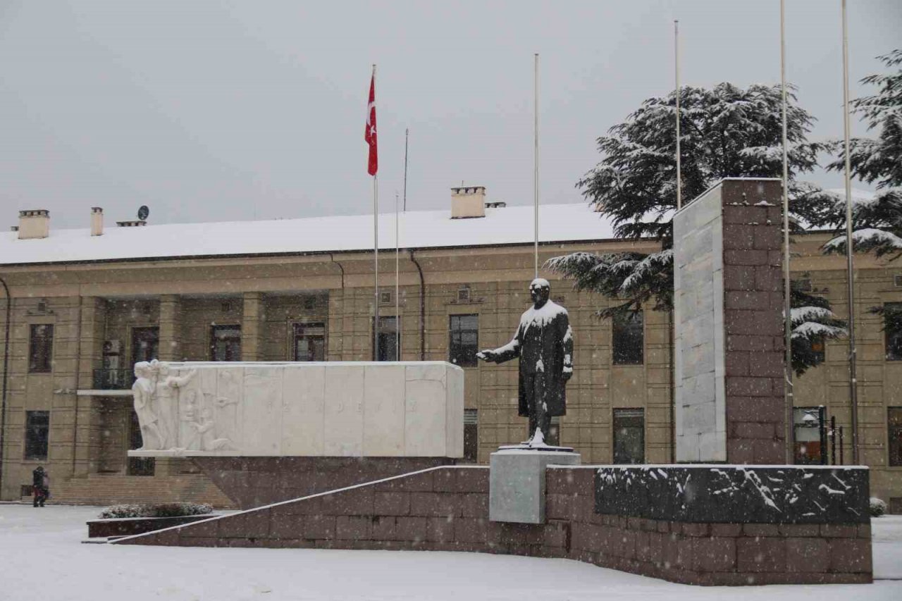 Eskişehir’in kar hasreti son buldu