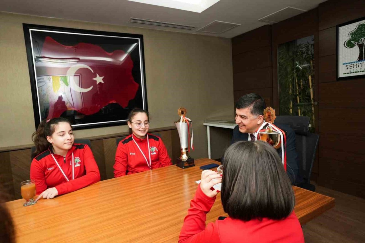 Fadıloğlu, milli sporcuları ağırladı