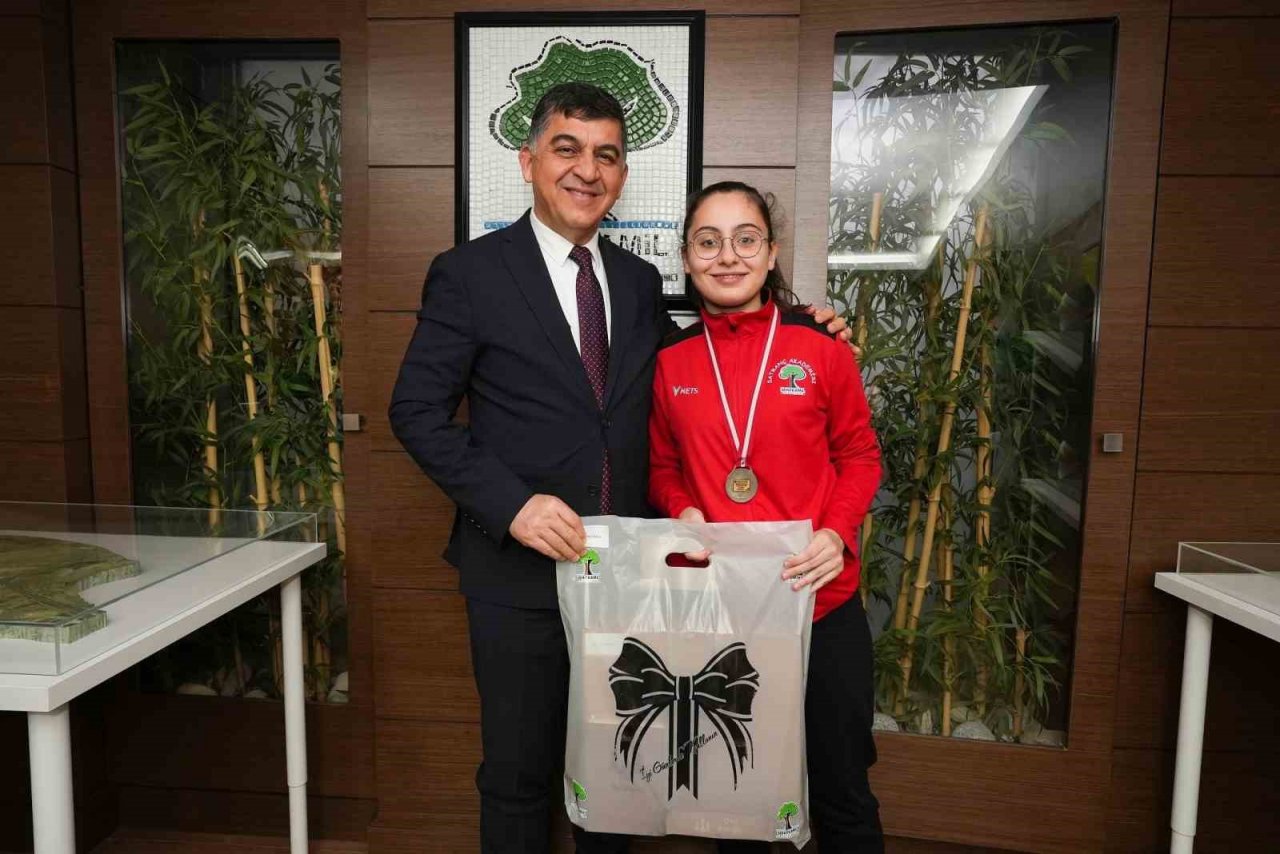 Fadıloğlu, milli sporcuları ağırladı