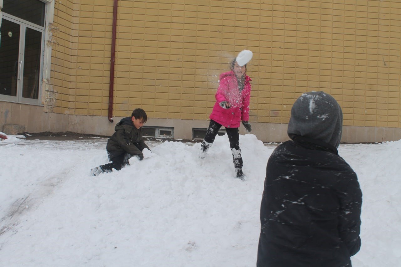 Bayburt’ta çocukların kar eğlencesi