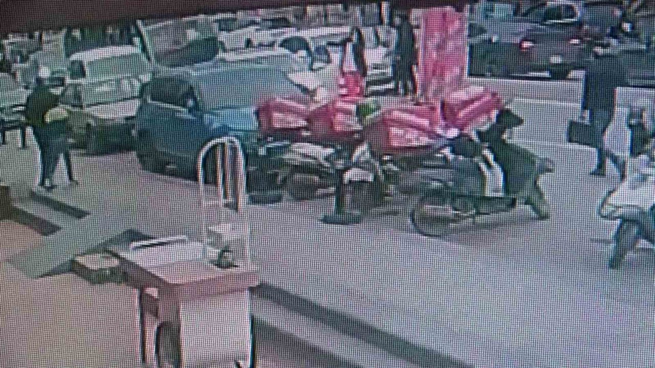 Kartal’da ilginç kaza: Kaza yapan otomobil iki teker üzerinde ilerledi