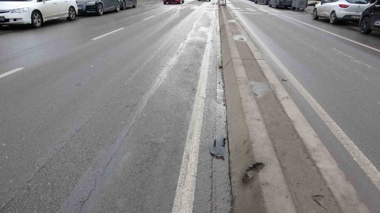 Kartal’da ilginç kaza: Kaza yapan otomobil iki teker üzerinde ilerledi