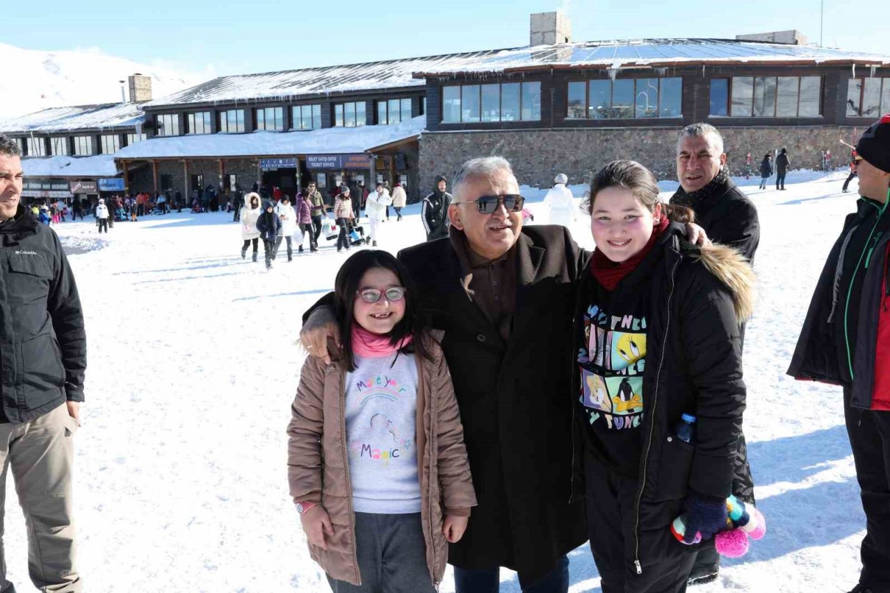 Başkan Büyükkılıç: "Türkiye’nin her yerinden Erciyes’e geliyorlar"