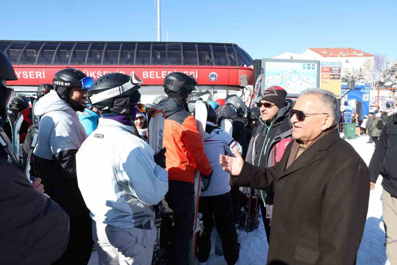 Başkan Büyükkılıç: “Türkiye’nin her yerinden Erciyes’e geliyorlar”