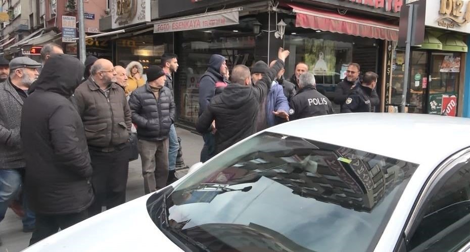 Yolun karşısına geçerken araba çarptı