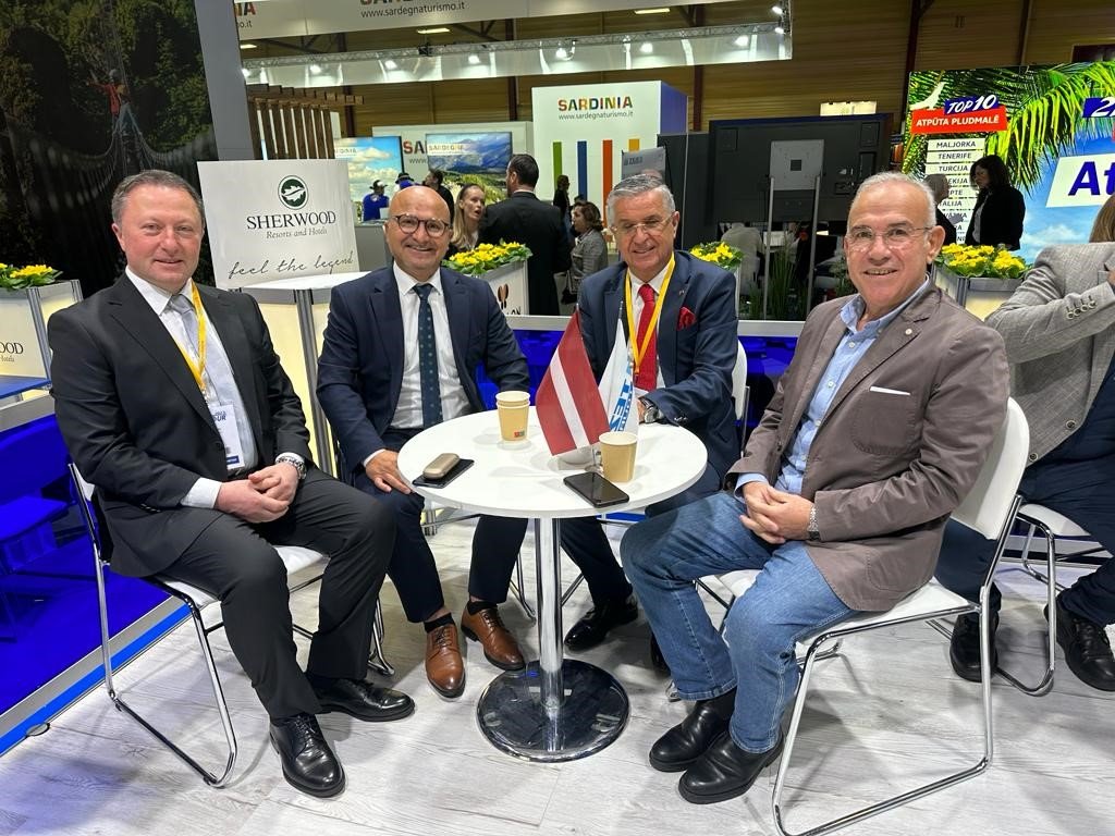 Riga’da Kemer rüzgarı esti