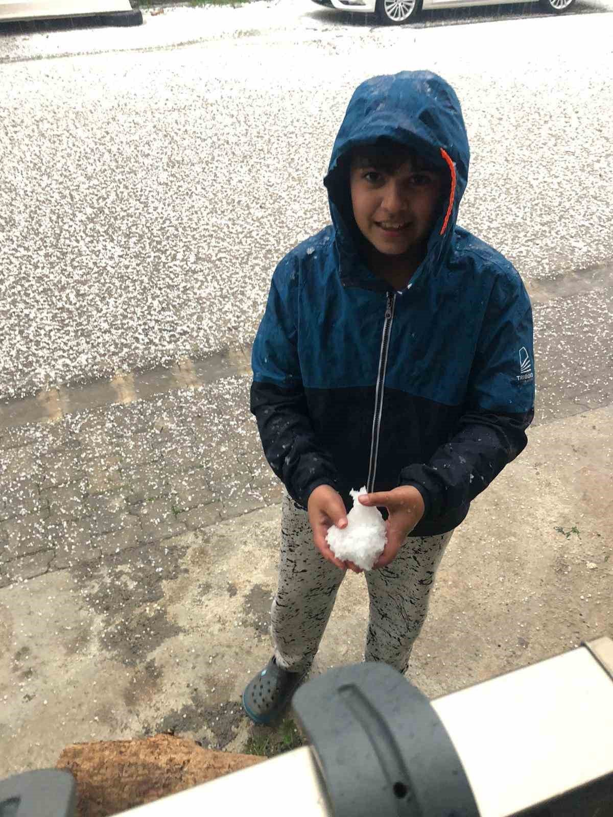 Marmaris’te dolu yağışı etkili oldu