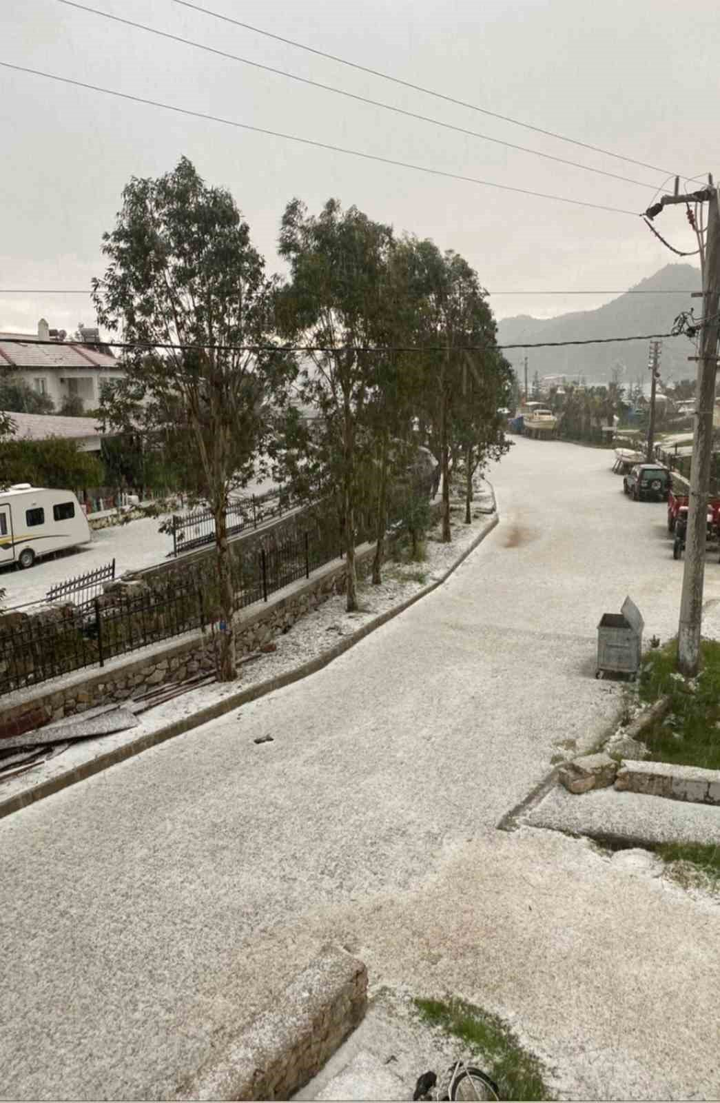 Marmaris’te dolu yağışı etkili oldu