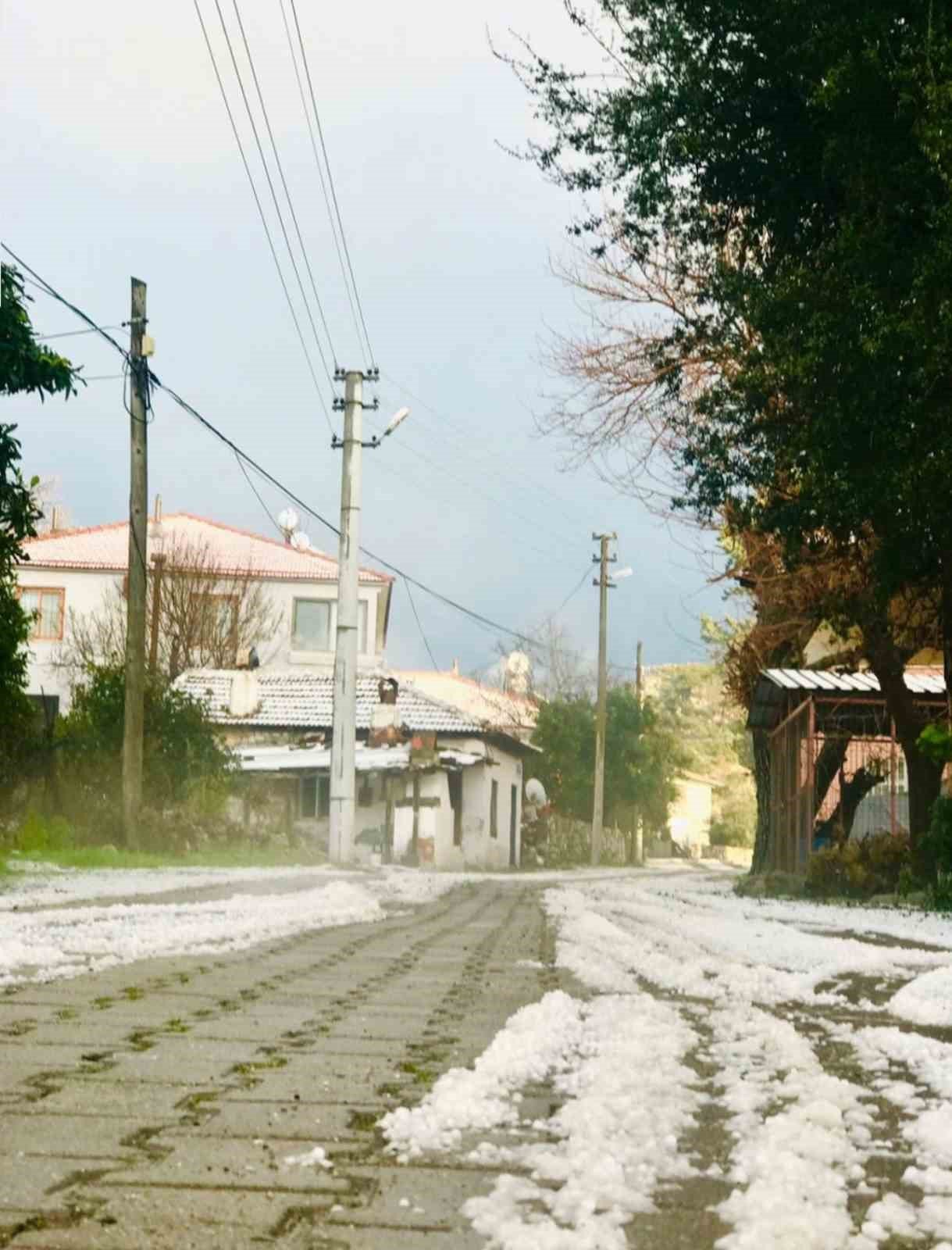 Marmaris’te dolu yağışı etkili oldu