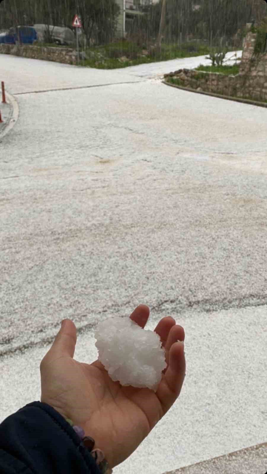 Marmaris’te dolu yağışı etkili oldu