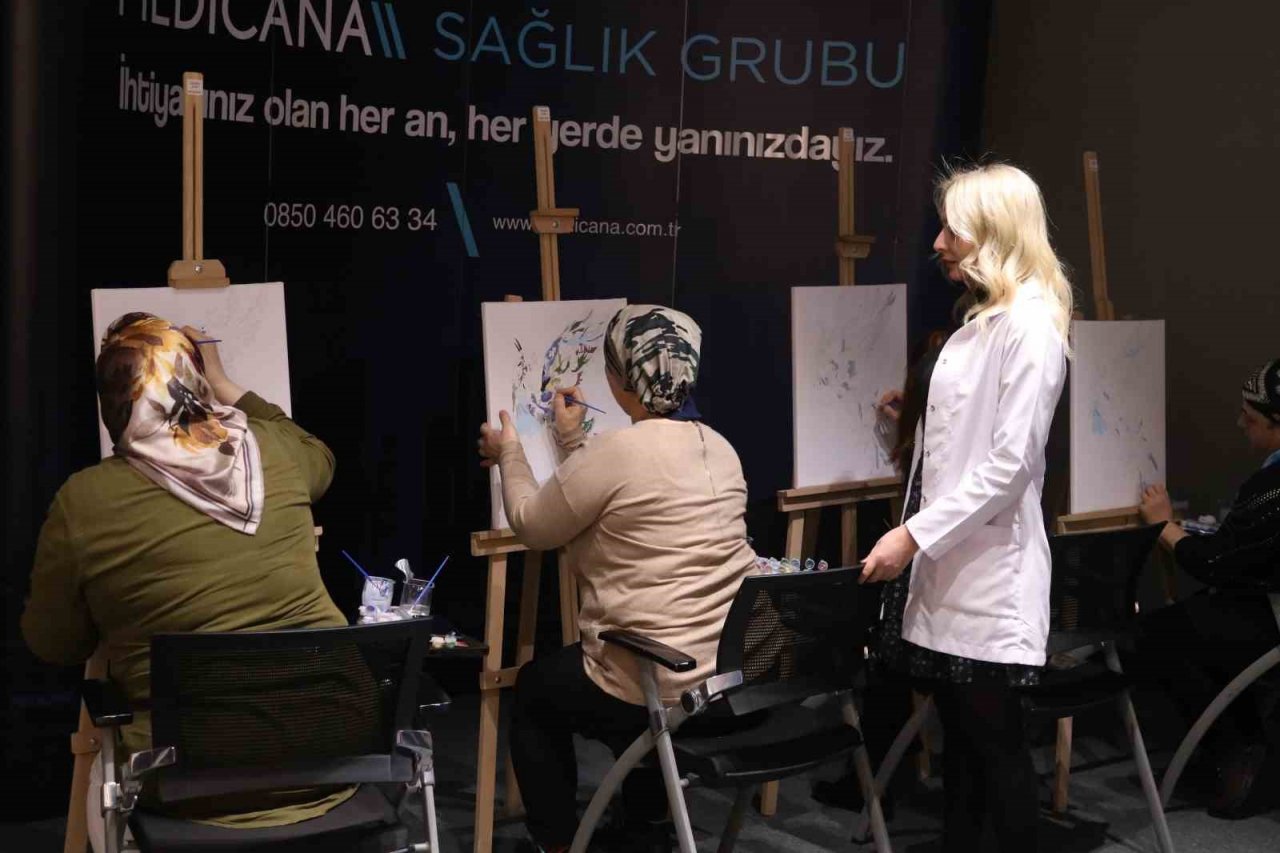 Kanser hastaları sanat ile hayata tutunuyor