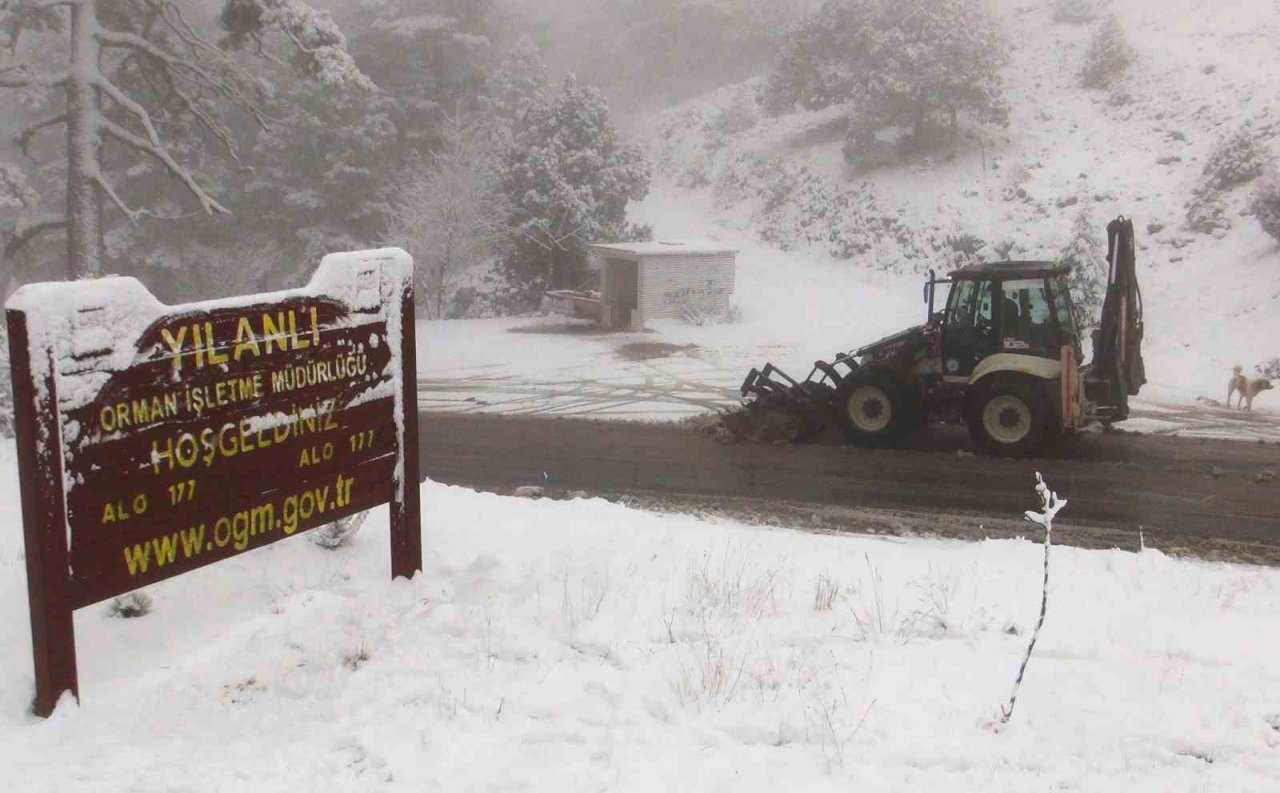 Muğla’da beklenen kar yağışı başladı