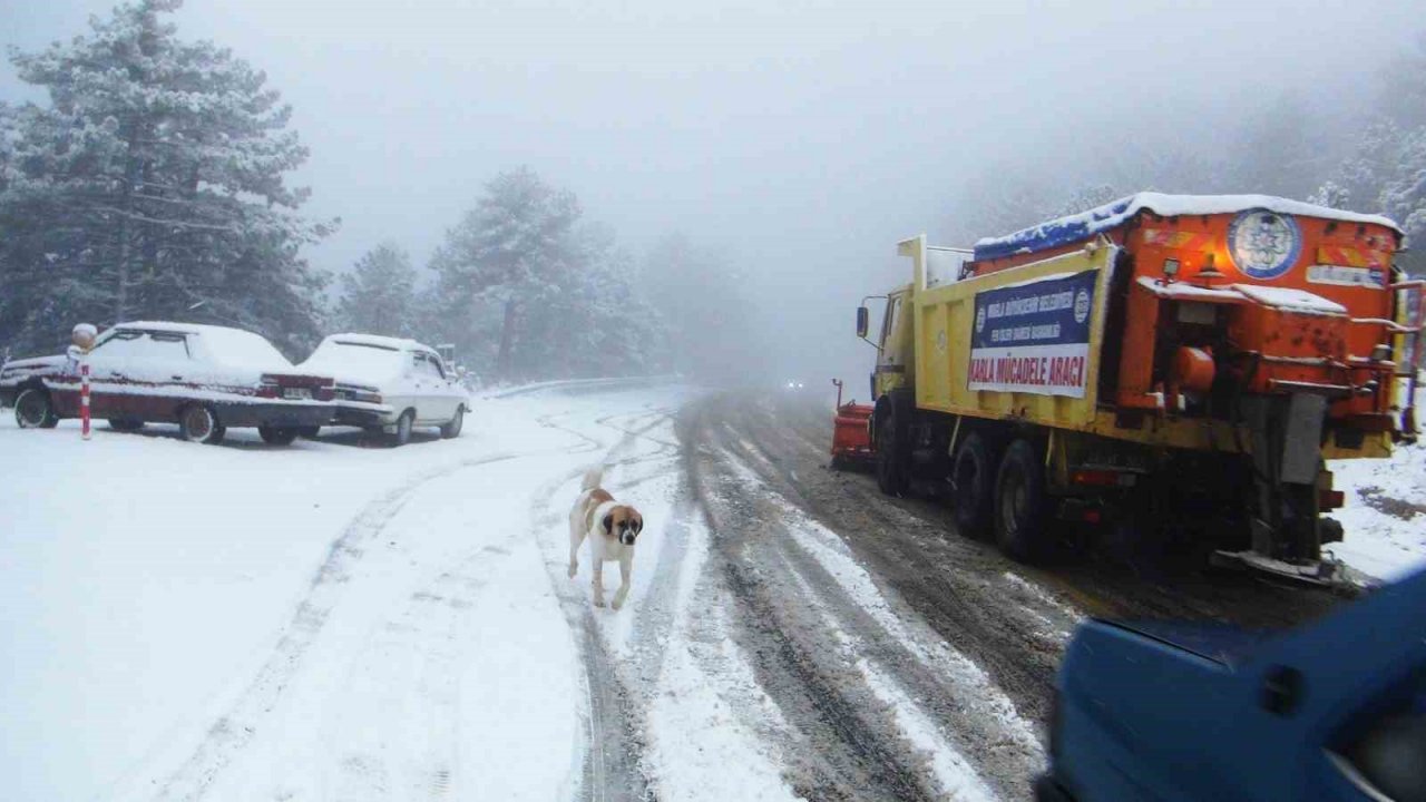 Muğla’da beklenen kar yağışı başladı