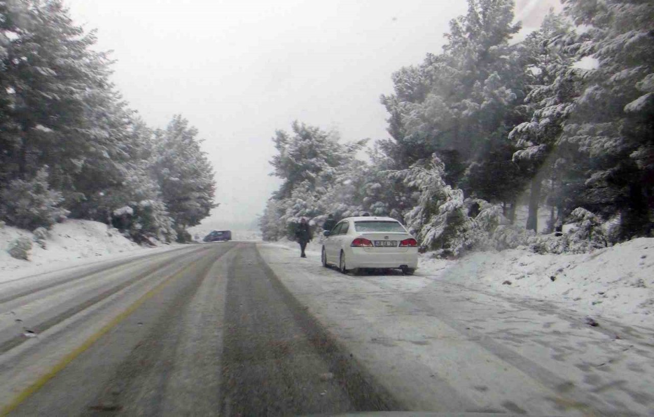 Muğla’da beklenen kar yağışı başladı