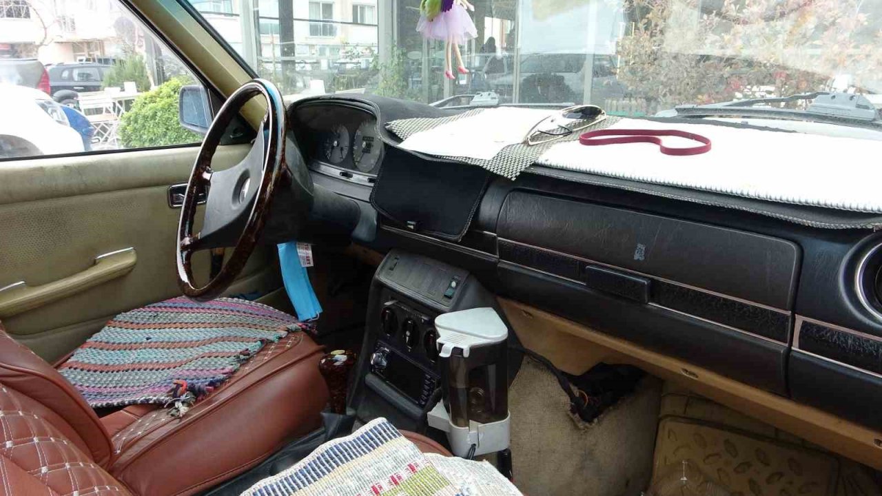 42 yaşındaki nostaljik arabasına gözü gibi bakıyor