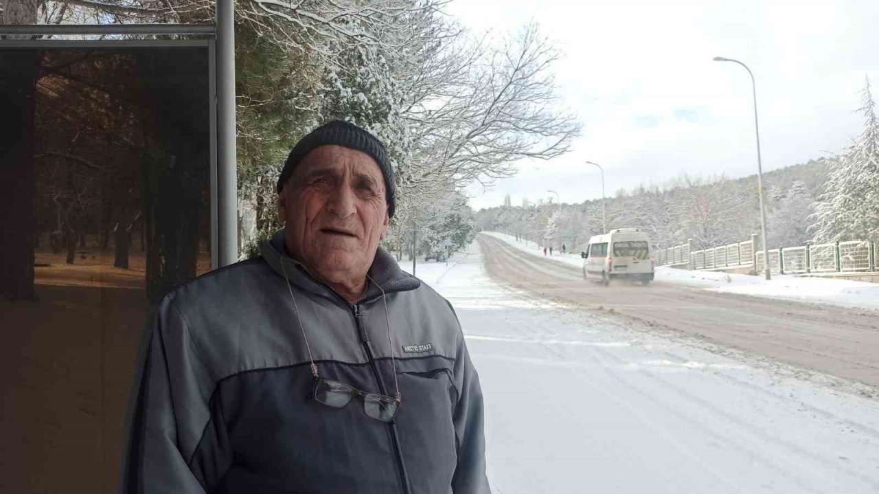 Eskişehir’de masalsı manzaralar oluşturan kar, bazıları için çileye dönüştü