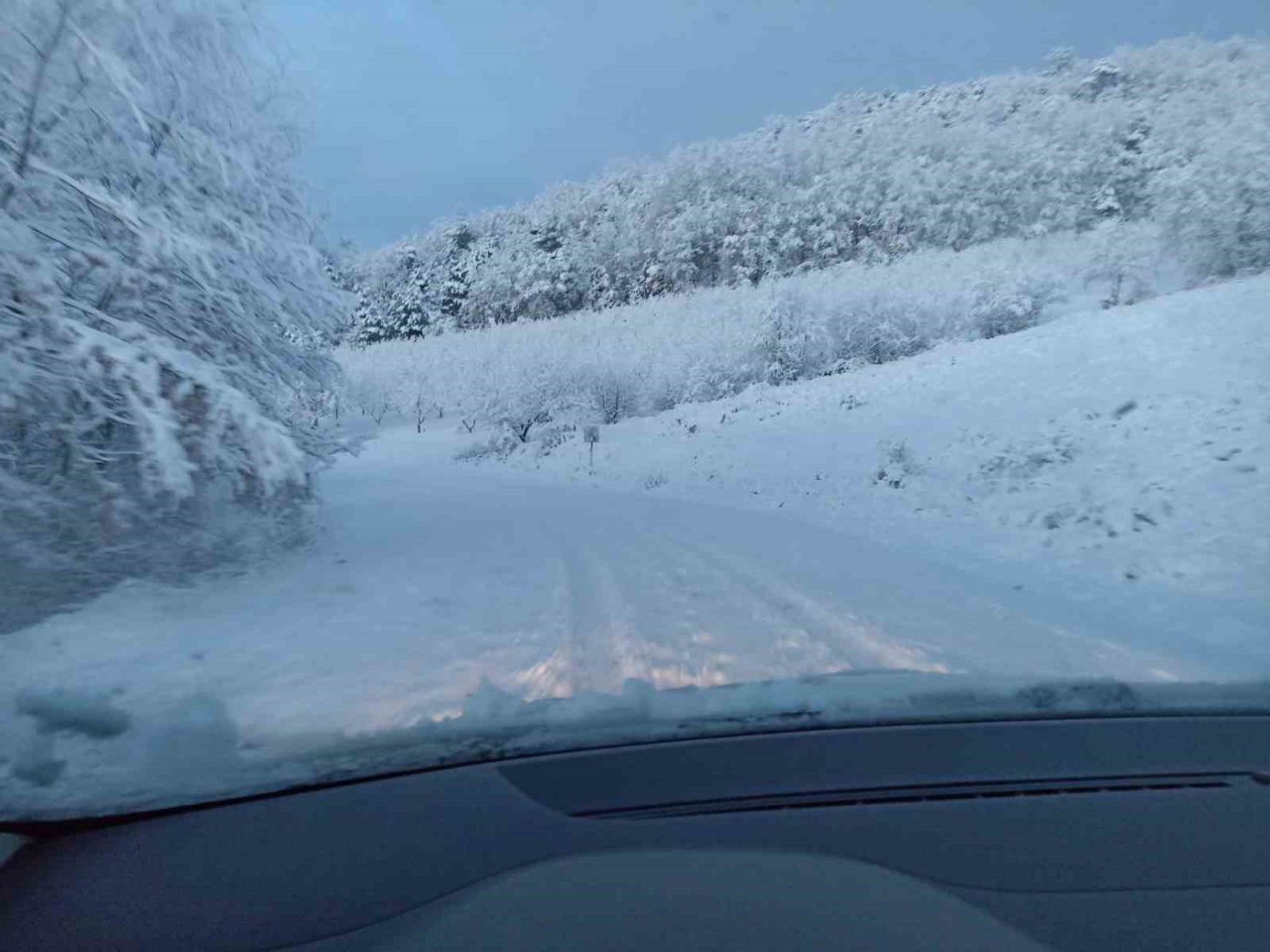 Osmaneli’ye yılın ilk karı yağdı