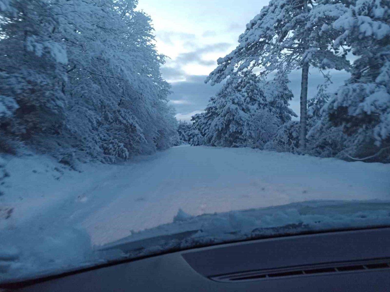 Osmaneli’ye yılın ilk karı yağdı
