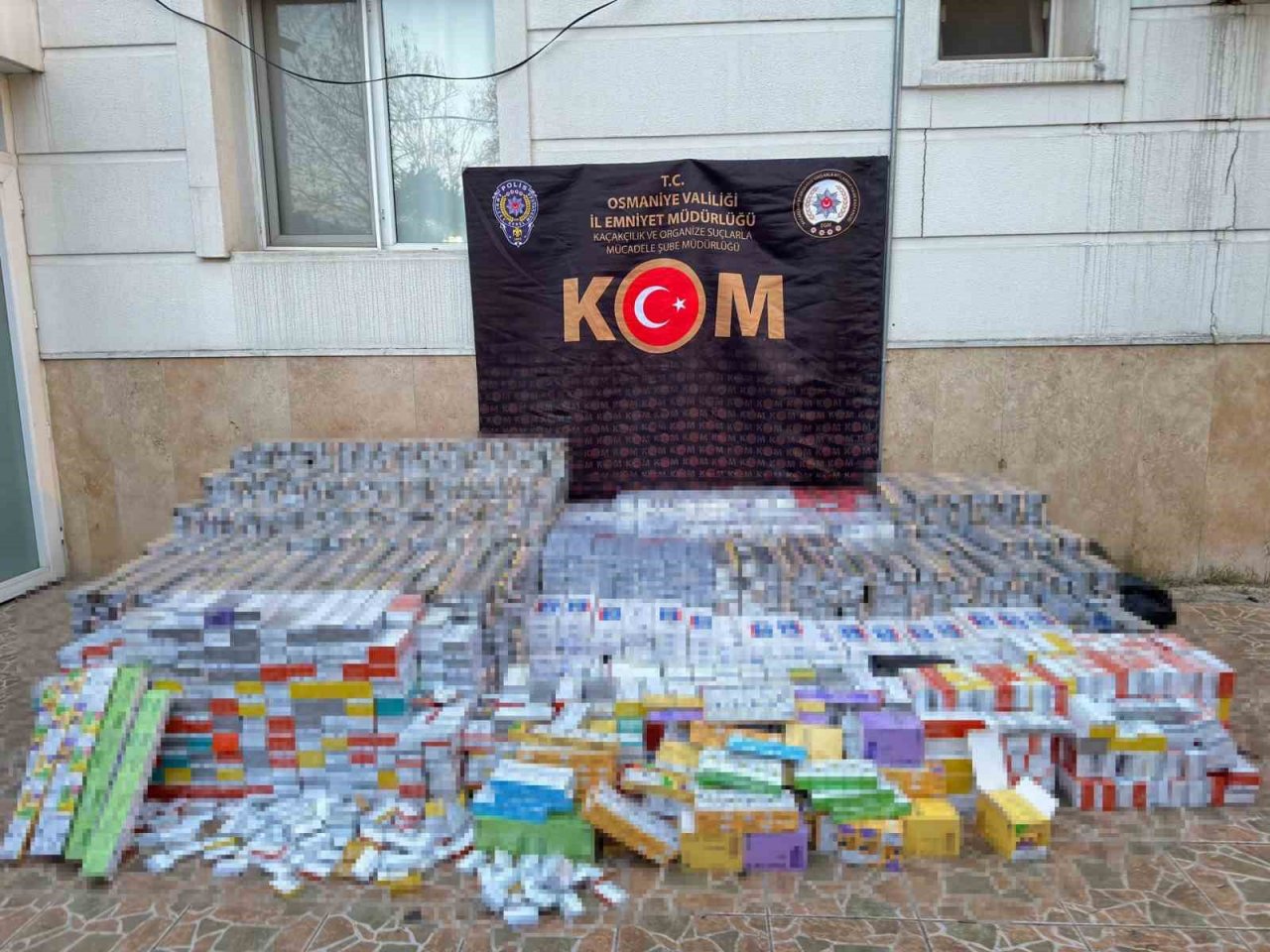 Tırdaki kömür torbalarının arasından çıktı: Elektroniği bile var