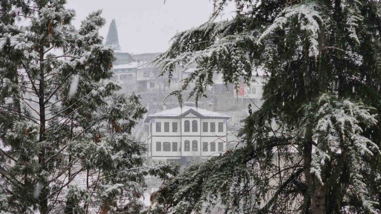 Safranbolu beyaz gelinliğini giydi