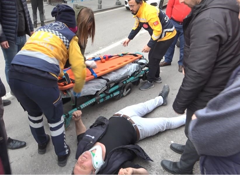 Yolun karşısına geçerken araba çarptı