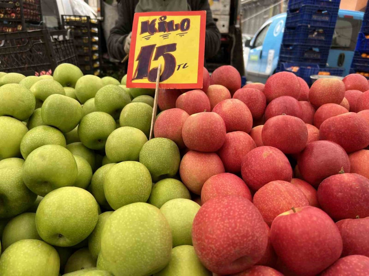 Semt pazarlarında kış meyveleri bolluğu