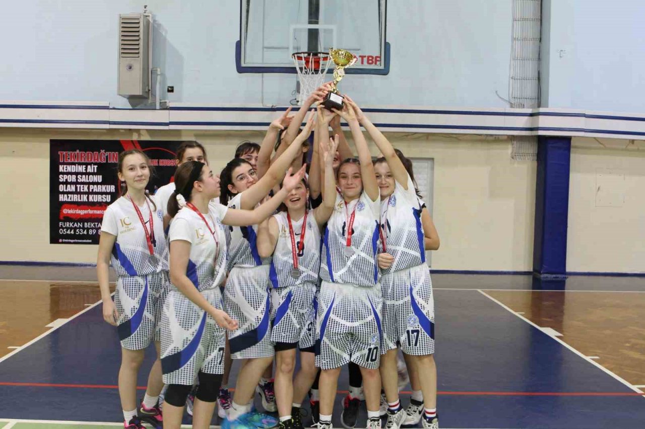 Kız takımları göz kamaştırıyor