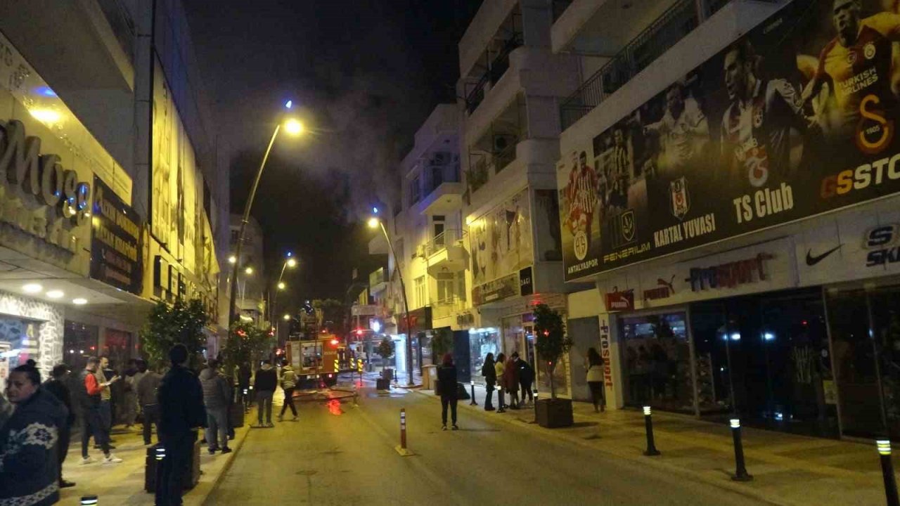 Oturduğu evi yakan kiracı kadın tutuklandı