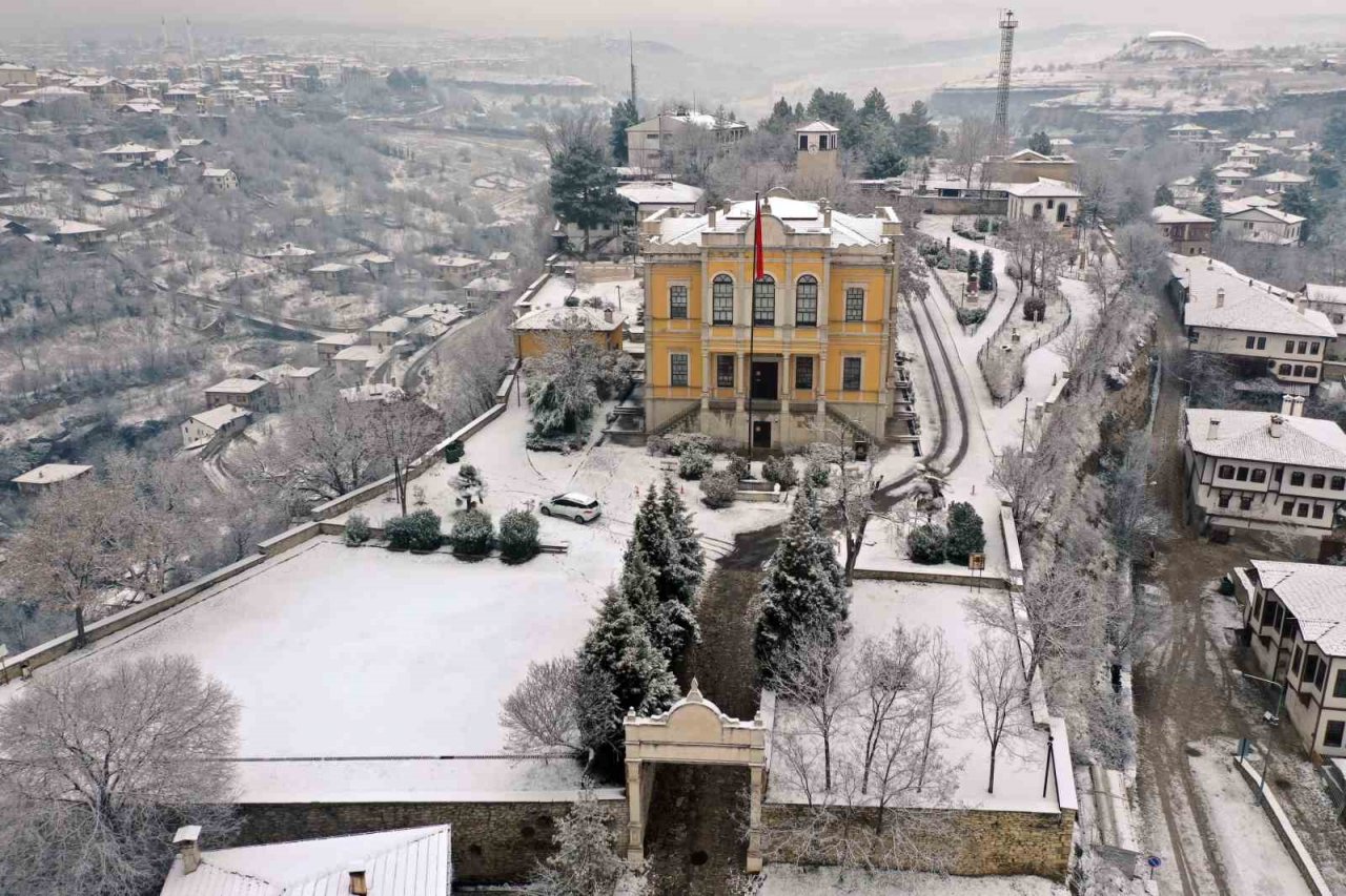 Safranbolu beyaz gelinliğini giydi