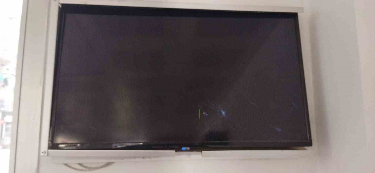 Bursa’da kapalı otobüs duraklarına çirkin saldırı