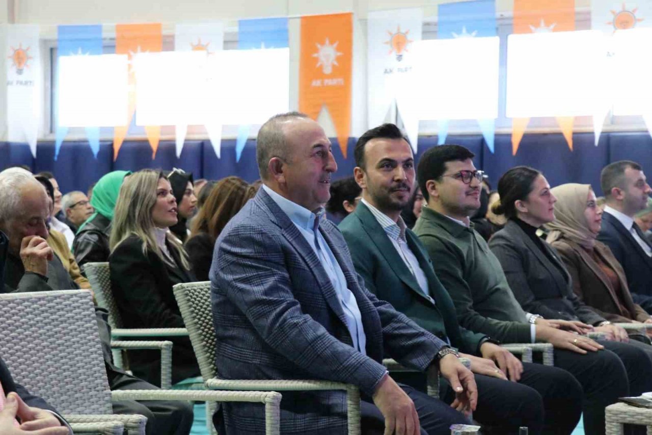 Dışişleri Bakanı Çavuşoğlu: “İsveç NATO üyeliğinin yoluna mayınlar döşüyor”