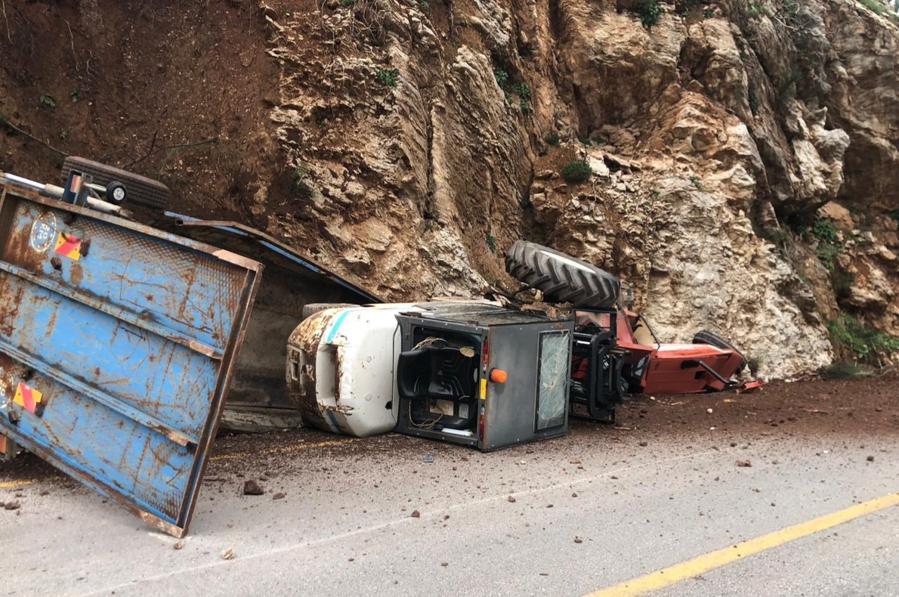 Belediyeye ait traktör kaza yaptı 1 yaralı