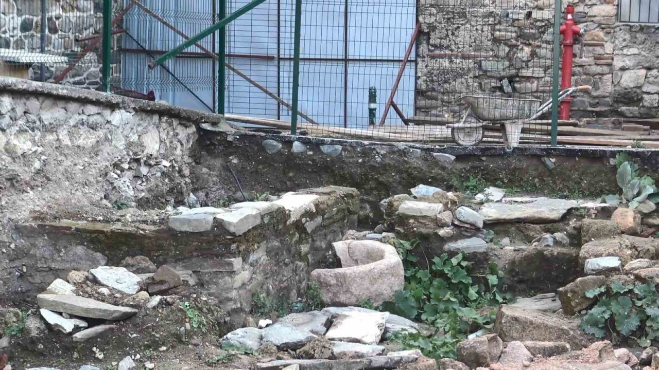 Bursa’nın Unesco Dünya Miras listesindeki tarihi projesinde şok..."Aslında mezarların üzerinde geziyormuşuz"