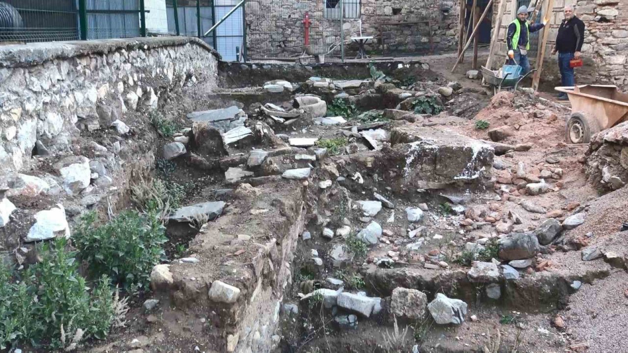 Bursa’nın Unesco Dünya Miras listesindeki tarihi projesinde şok..."Aslında mezarların üzerinde geziyormuşuz"