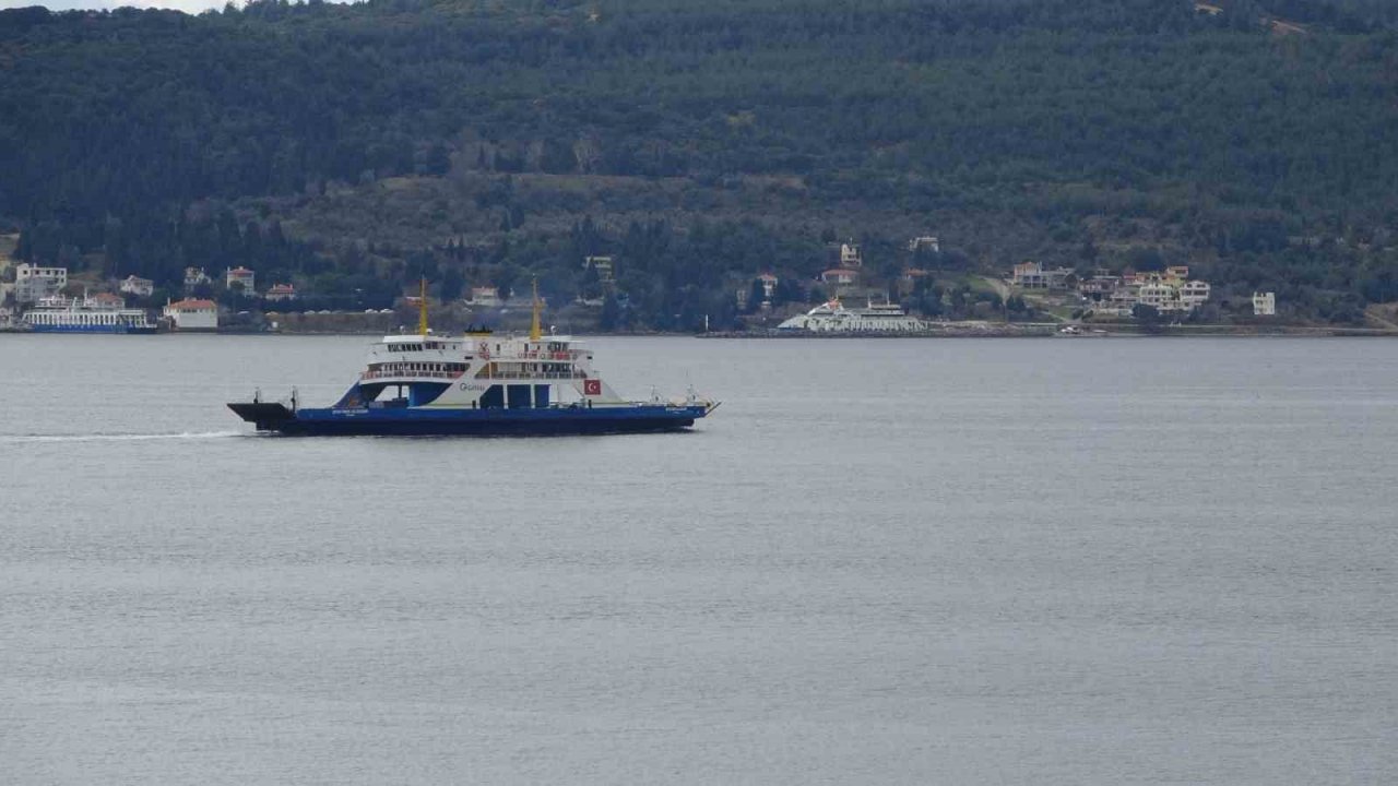 Bozcaada ve Gökçeada’ya beklenen fırtına nedeniyle 2 gün tüm feribot seferleri iptal edildi