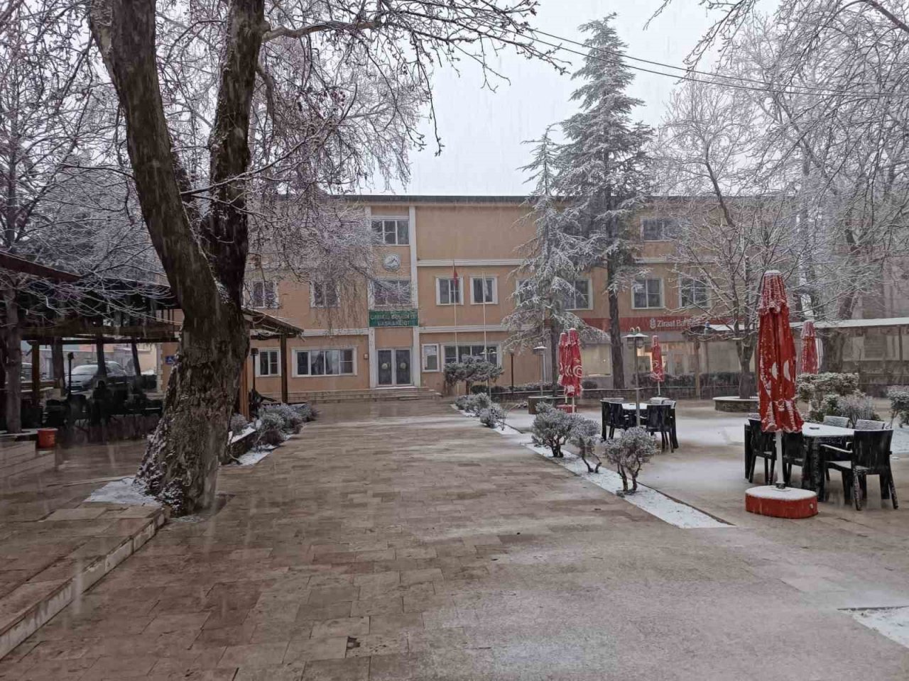 Denizli’de beklenen kar yağışı başladı