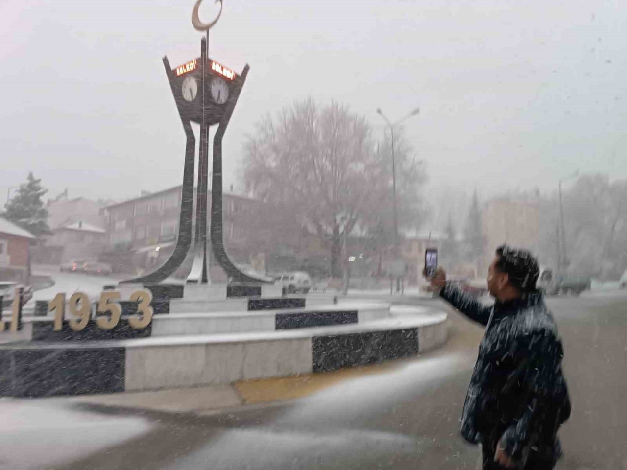 Denizli’de beklenen kar yağışı başladı