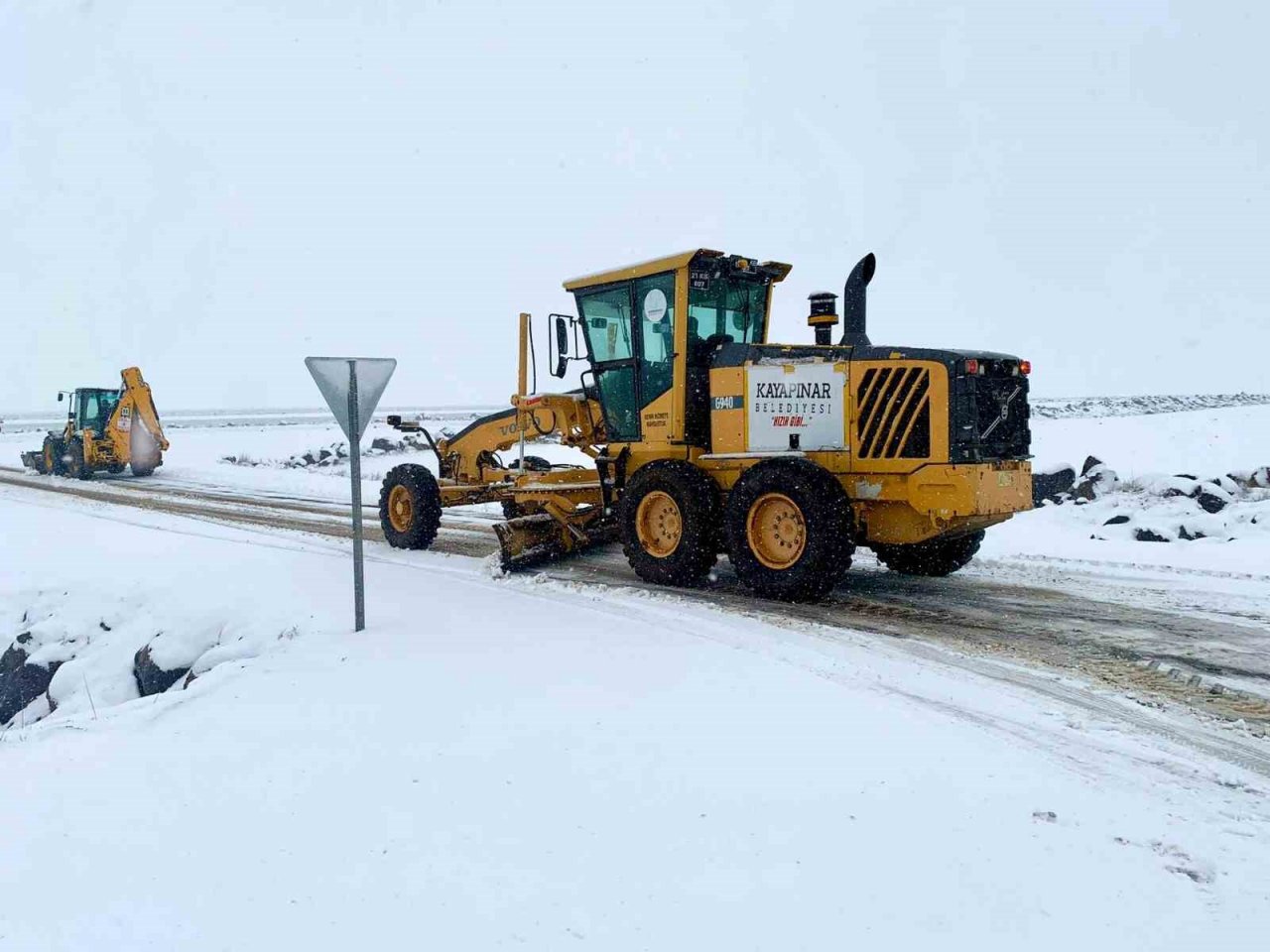 Kayapınar Belediyesi karla mücadele başlattı
