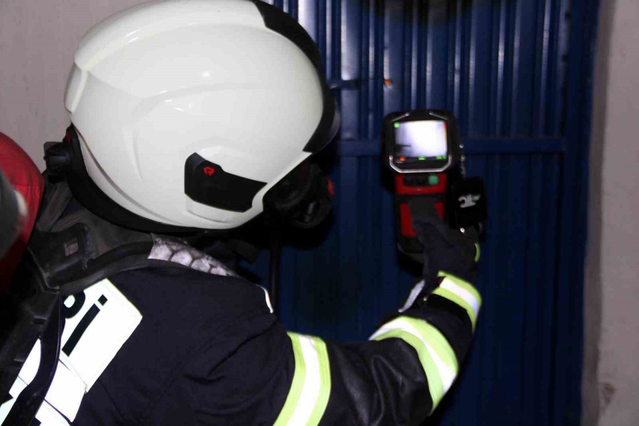 Komando değil itfaiye eri