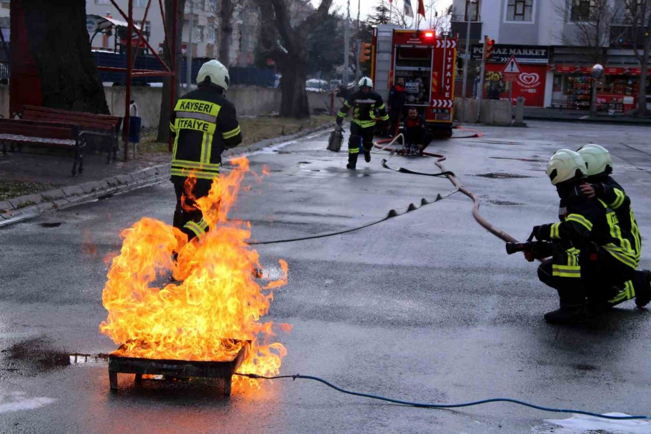 Komando değil itfaiye eri