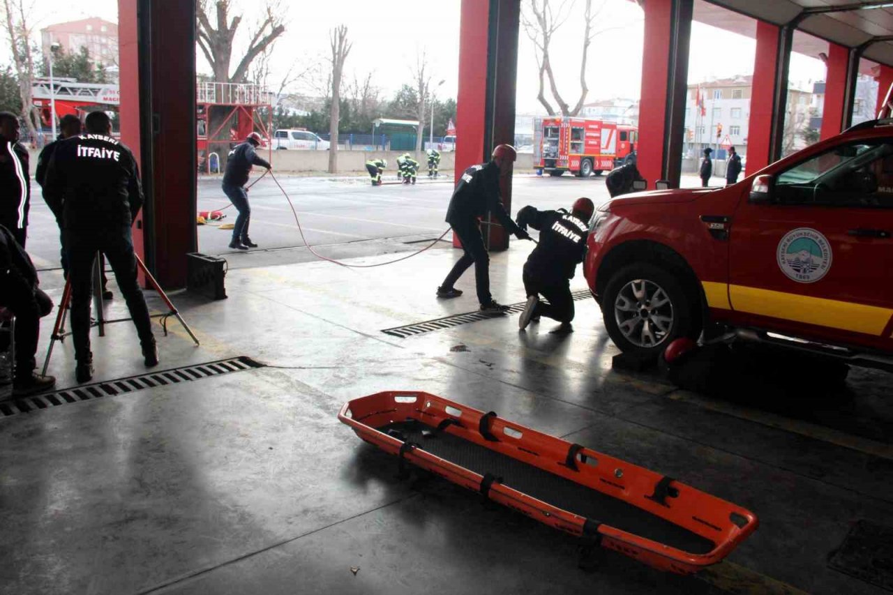 Komando değil itfaiye eri