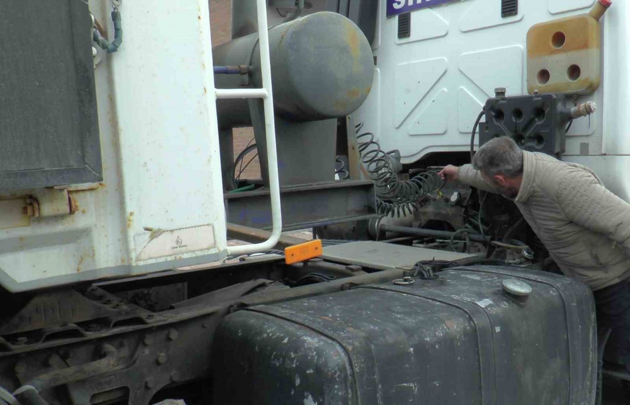 “Büyük araçlarda buzlu yolda fren çok kullanılmamalı”