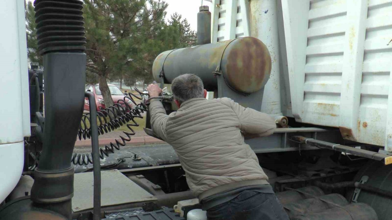 “Büyük araçlarda buzlu yolda fren çok kullanılmamalı”