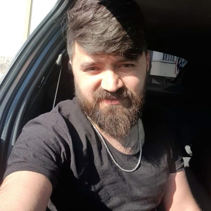 Hafif ticari araç ile çarpışan motosiklet sürücüsü hayatını kaybetti